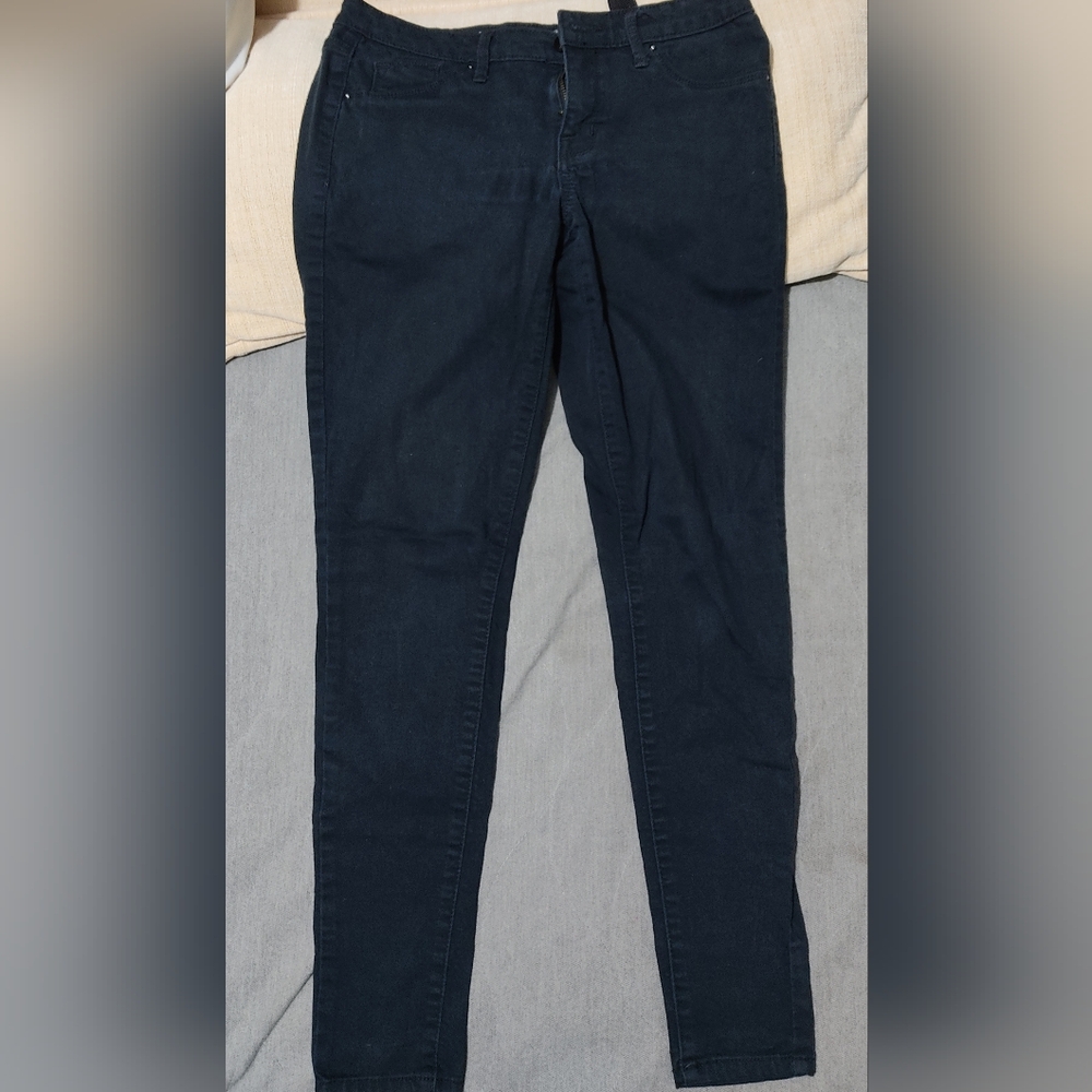 Used Mossimo Super Stretch Mid-rise Jegging size 4/27 R (no rips or tears)